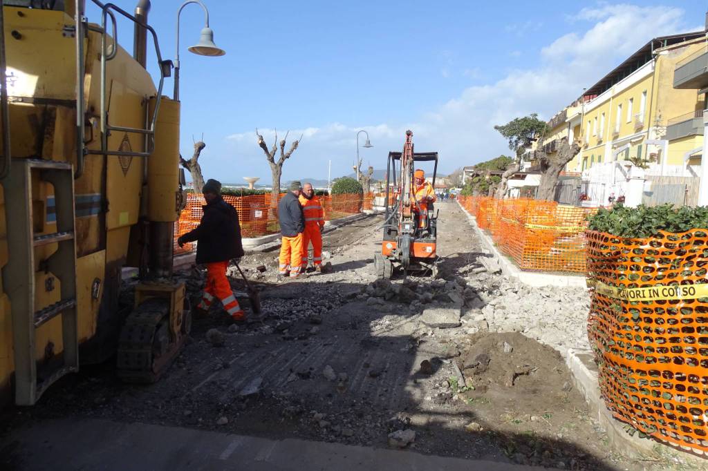 A Castiglione aperti i primi due cantieri per il rifacimento del lungomare di via Roma