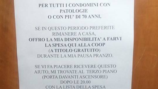 La solidarietà ai tempi del coronavirus: «Sono Michele del terzo piano. Se volete vado a farvi la spesa»