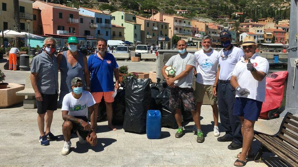 pulizia Cala Smeraldo e Cala Bonsere