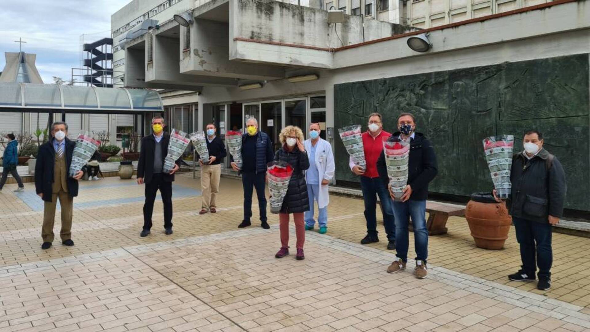 100 stelle di Natale per l’ospedale: il dono di Coldiretti al personale sanitario e ai pazienti