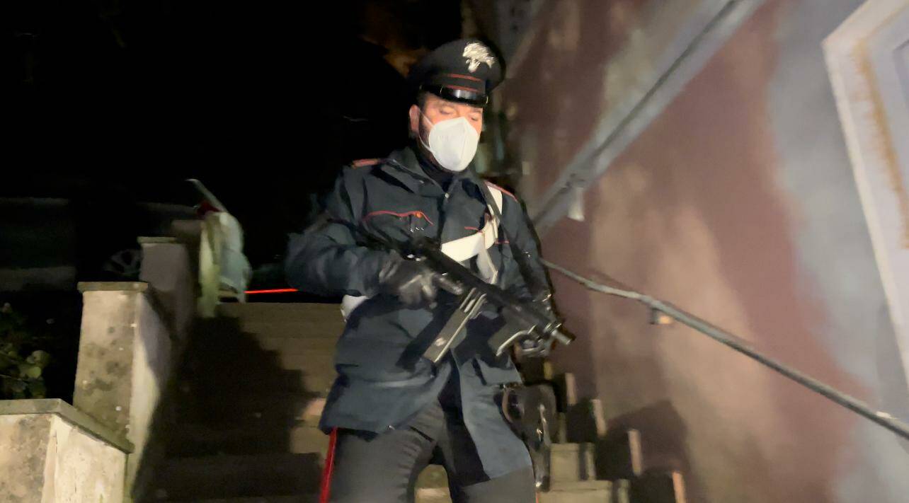 operazione carabinieri enclave