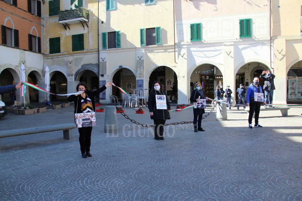 Confcommercio e Confesercenti in piazza