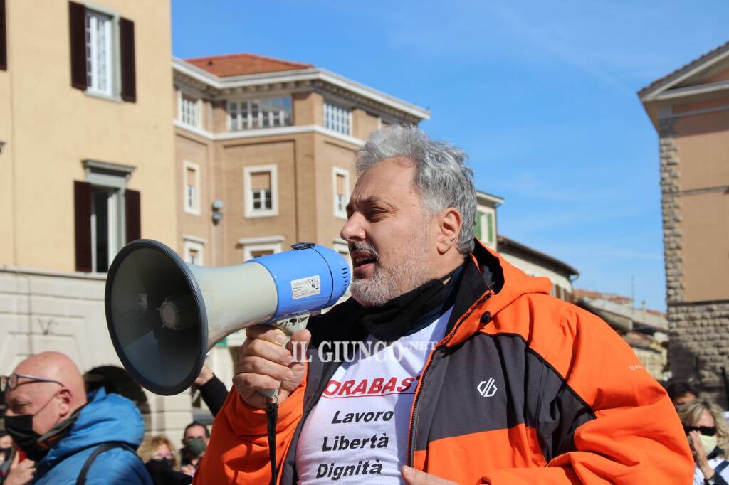 Ristoratori in piazza Aprile 2021