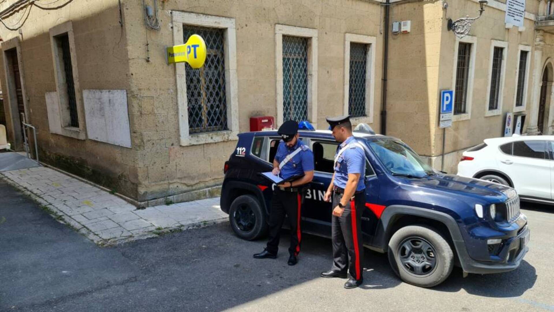 Direttore delle poste truffa gli anziani. Dai libretti i soldi finivano nelle sue tasche