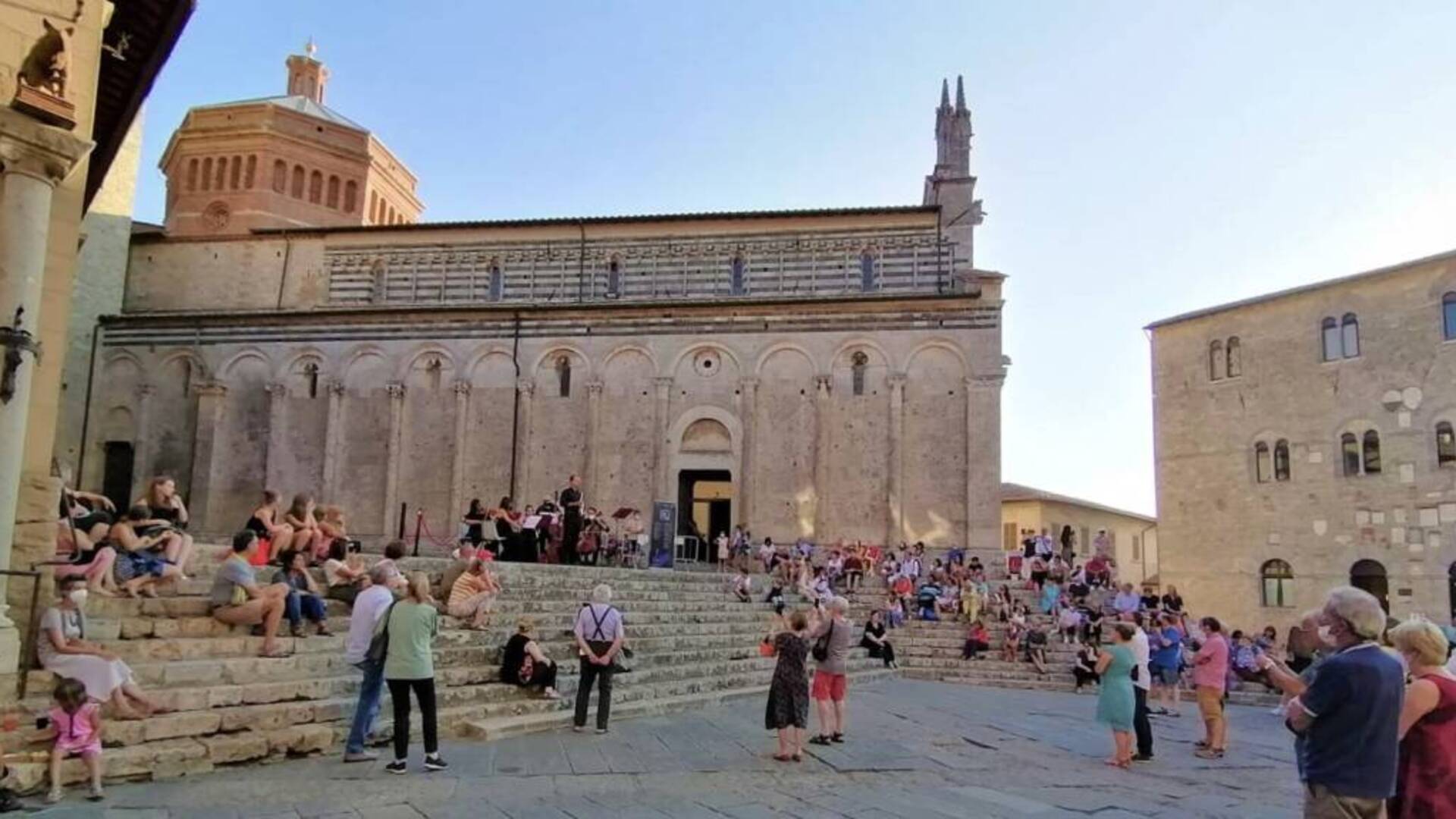 La musica “invade” Massa Marittima: tutto esaurito per “Le pietre che cantano”. LE FOTO