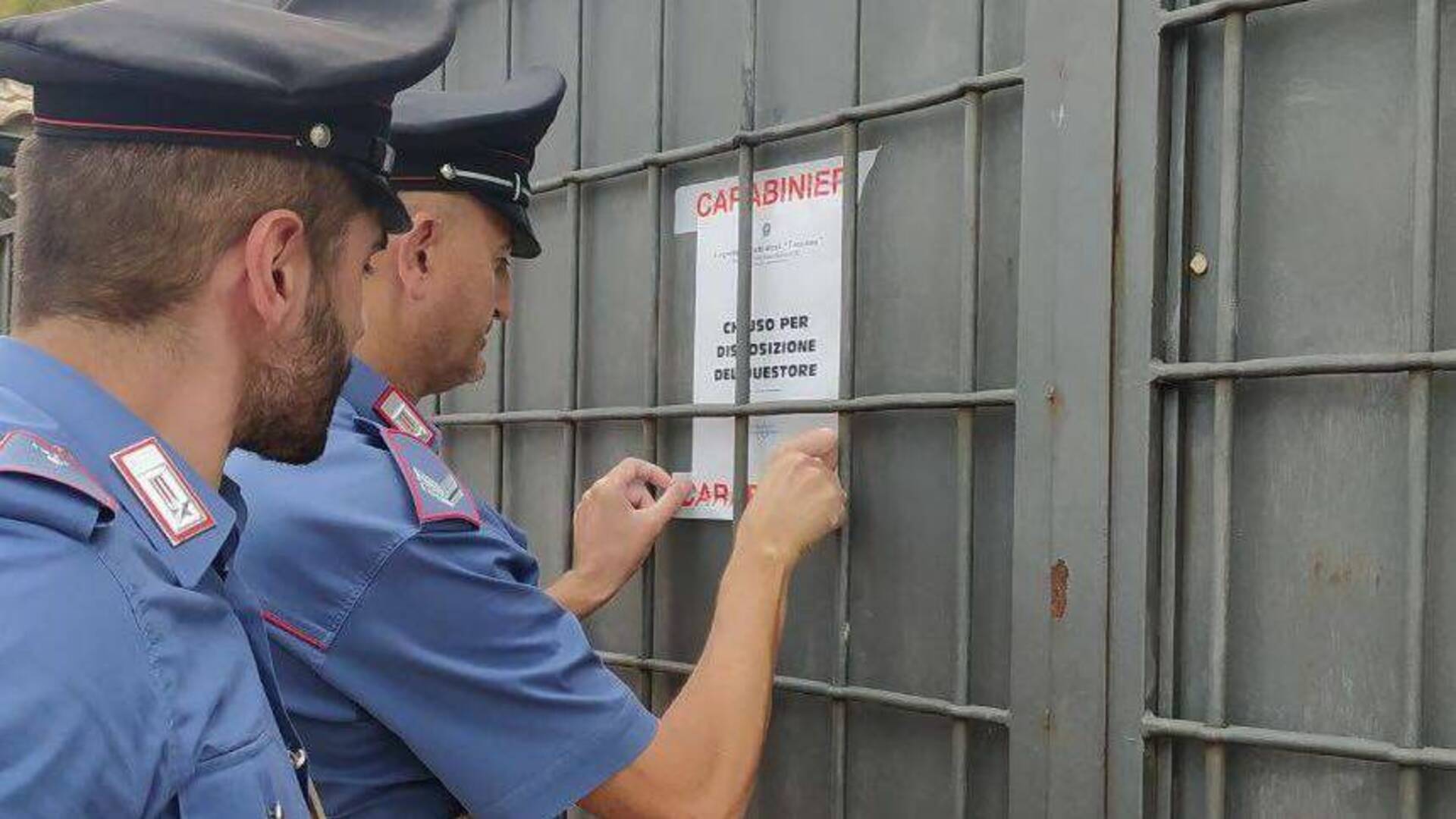 Ragazzi finiscono in ospedale dopo la rissa. Locale chiuso per tre giorni