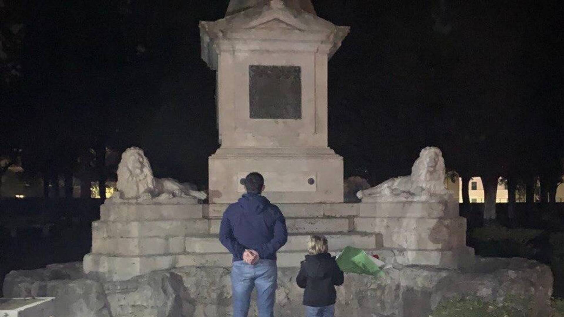 Casapound celebra il Milite ignoto: «Nel nome degli eroi, risorgi, combatti e vinci Italia»