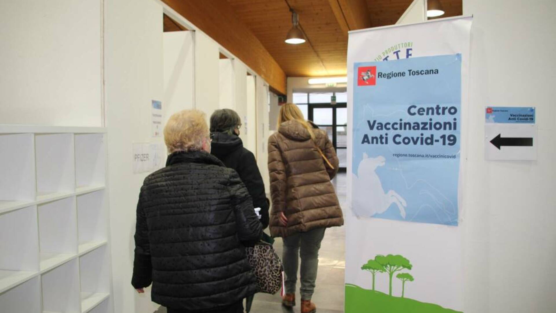 Vaccino e green pass: dall’1 febbraio le nuove regole. Più di 93mila toscani over 50 senza copertura