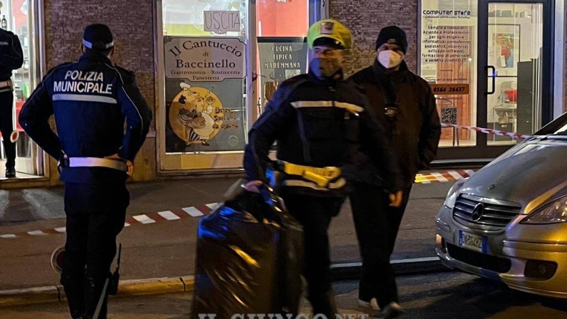 Valigia sospetta in un negozio: scatta l’allarme in città