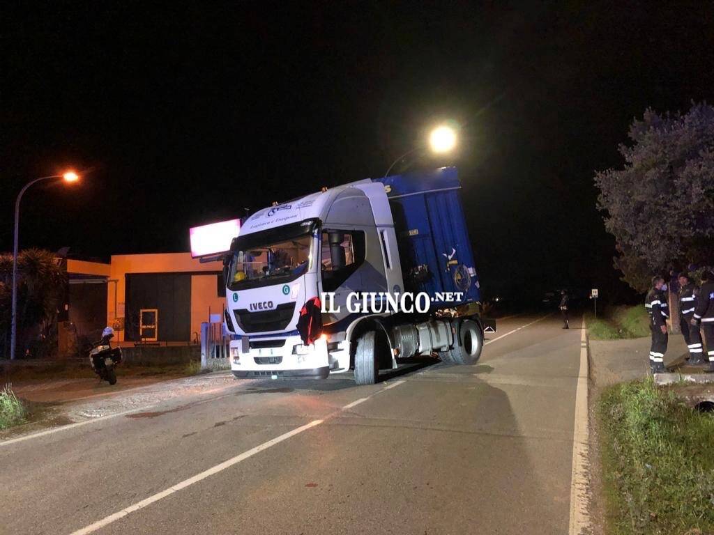 camion intraversato