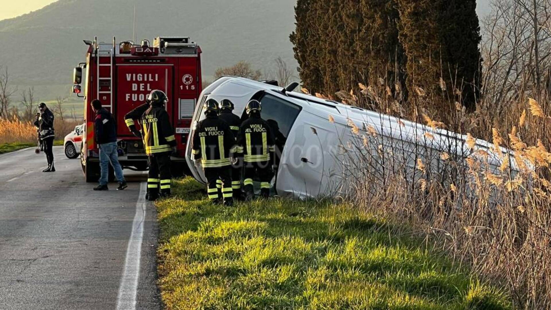 ULTIM’ORA – Furgone fuori strada: il conducente ritrovato a centinaia di metri di distanza