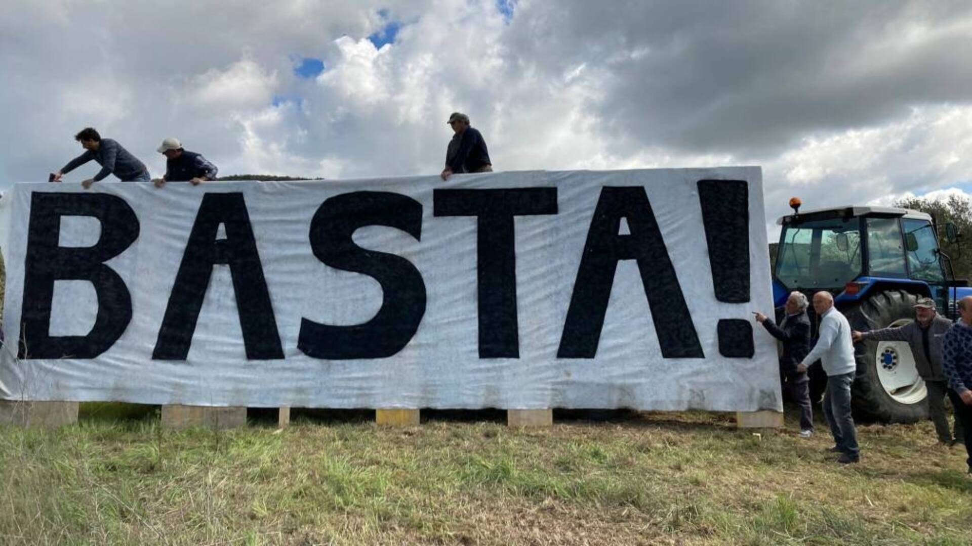 «Basta!» Contro il caro energia presidio degli agricoltori