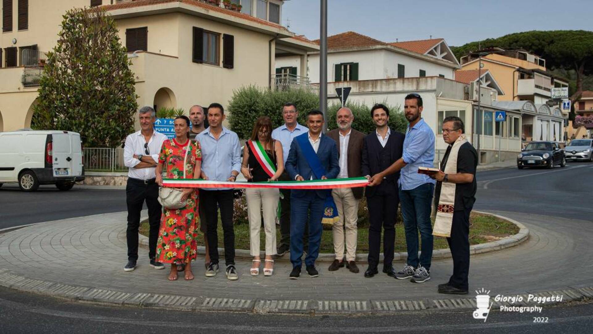 Sicurezza stradale: Scarlino inaugura la nuova rotonda e rifà il look alla piazza