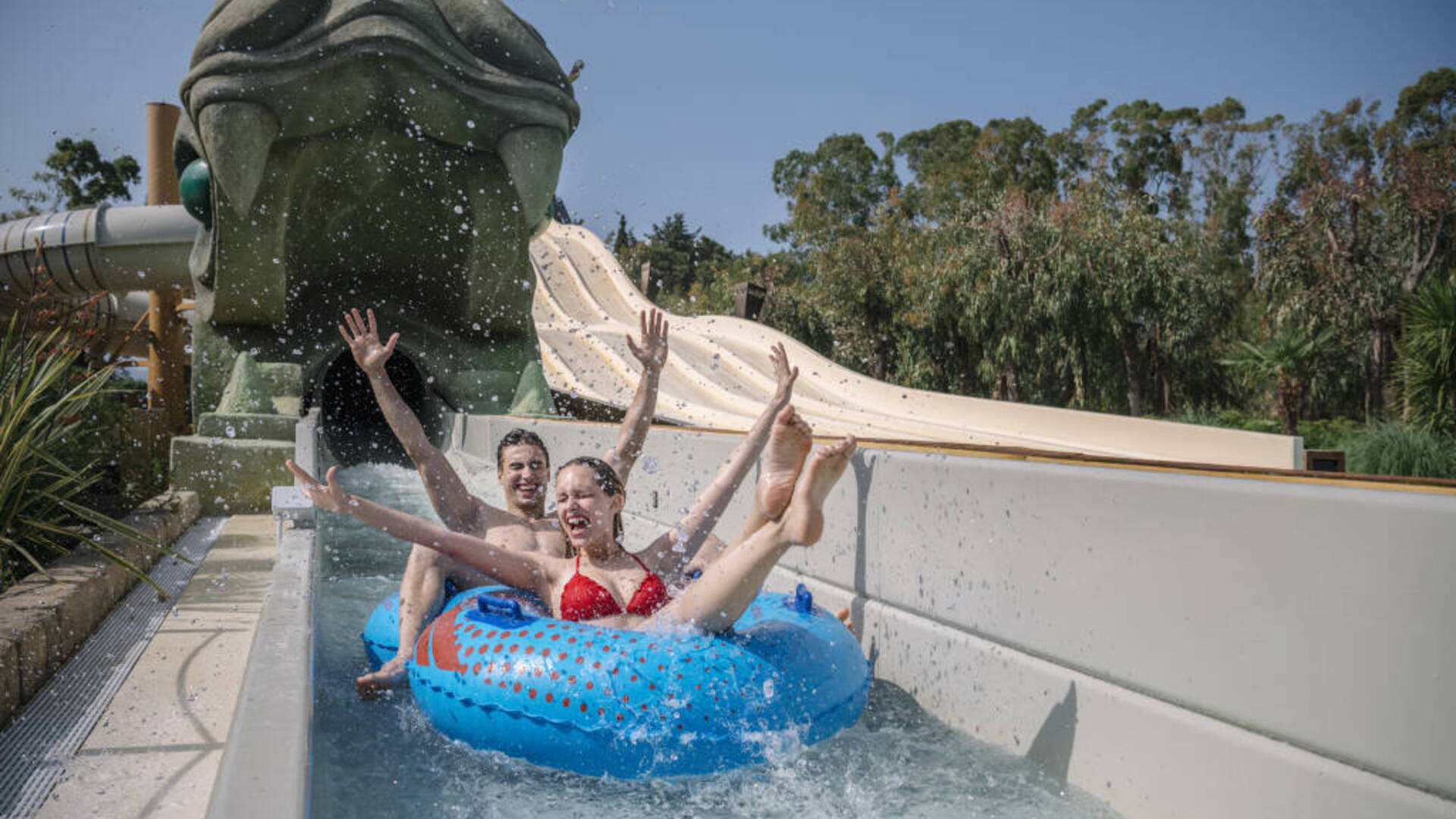 Riapre l’Acqua Village: le novità, dalle giornate gratis per gli studenti al restyling della piscina