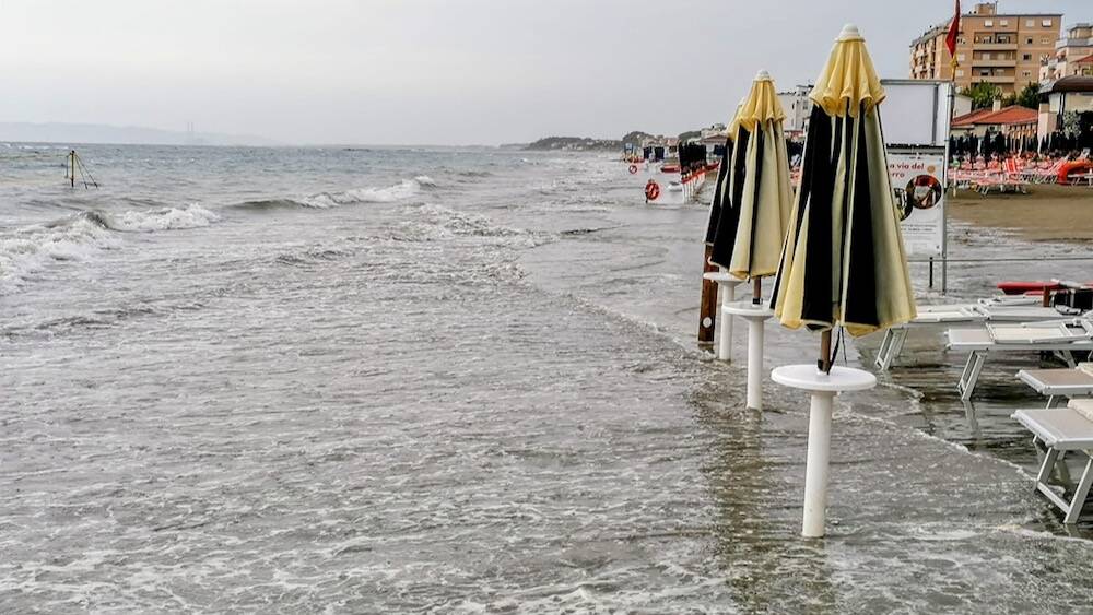 Maltempo spiaggia Foll