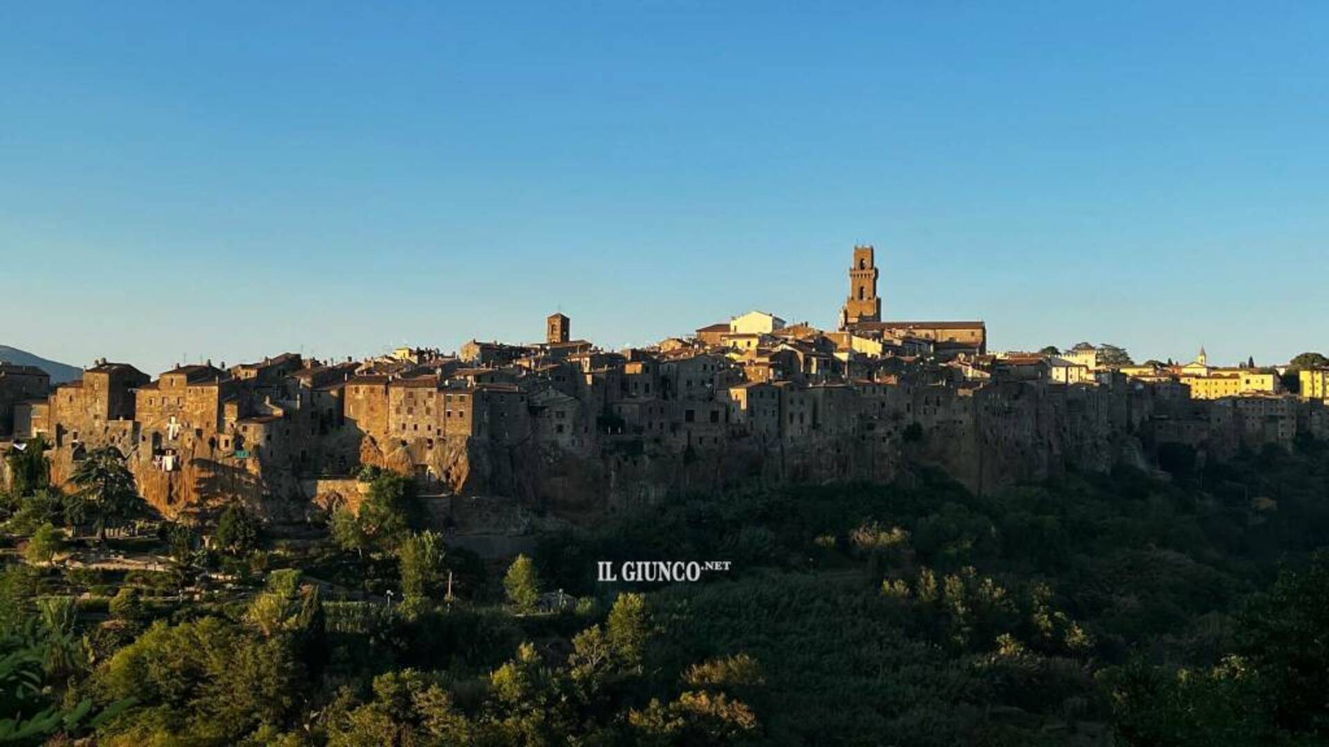 La magia del Natale torna nel borgo: dai canti sotto l’albero al Winter Wine