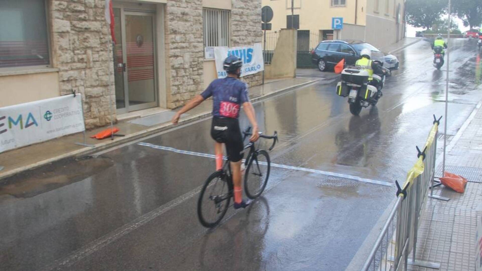 Bettini vince sotto la pioggia, grande spettacolo al Trofeo dello Scalatore