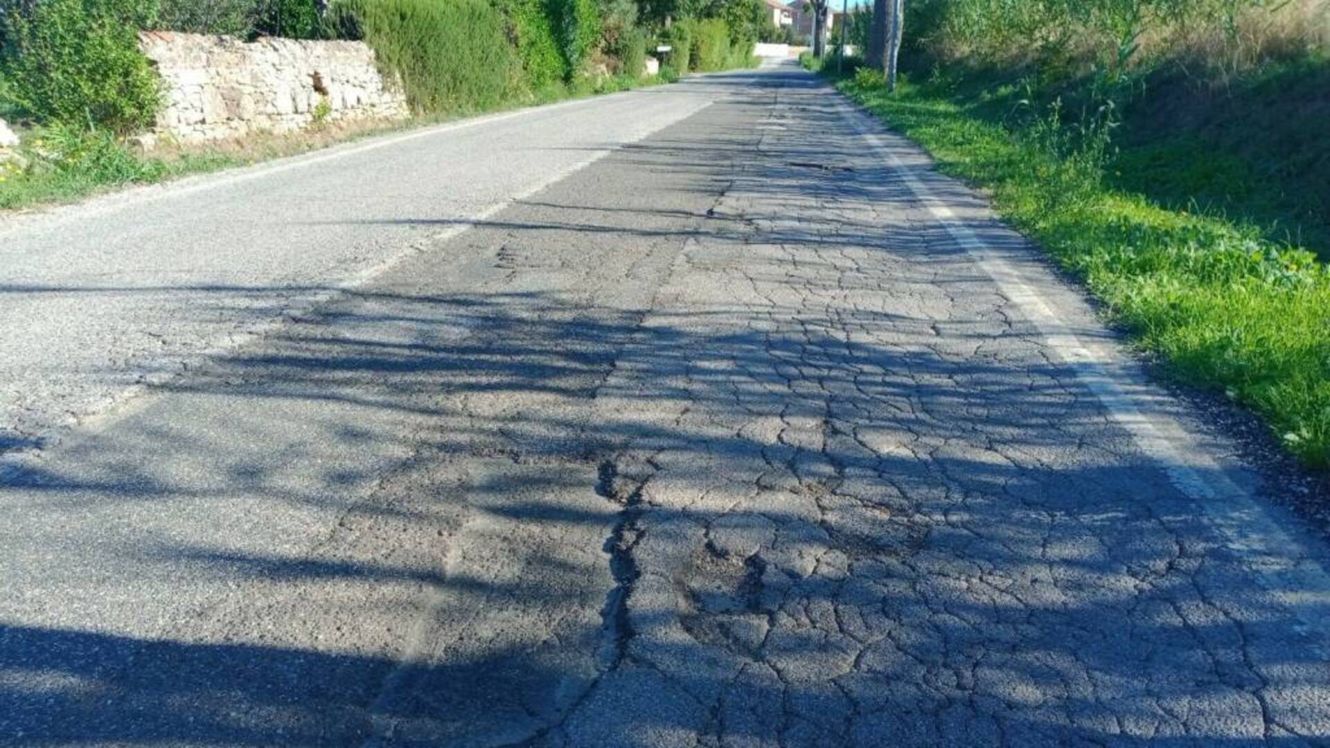 Pci: «A Valpiana strade dissestate e piene di buche»