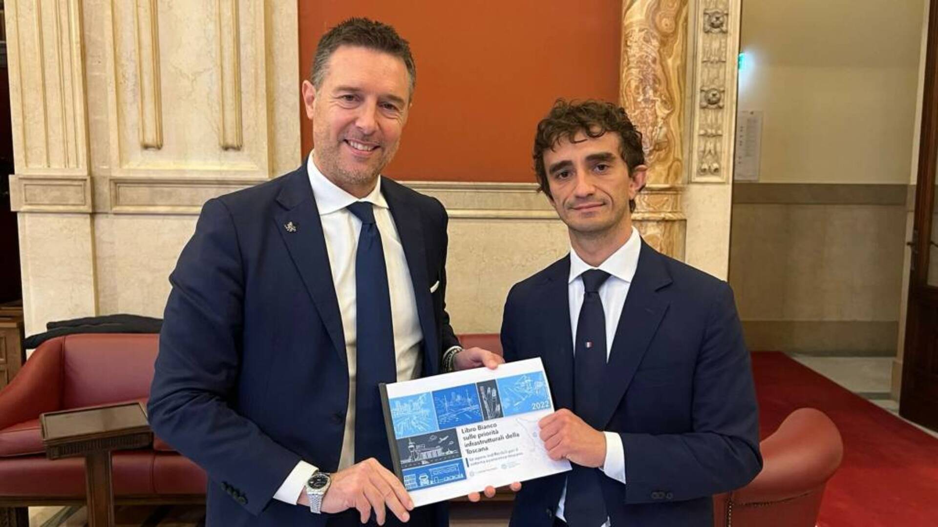 Rossi consegna al viceministro il “Libro bianco sulle priorità infrastrutturali della Toscana”