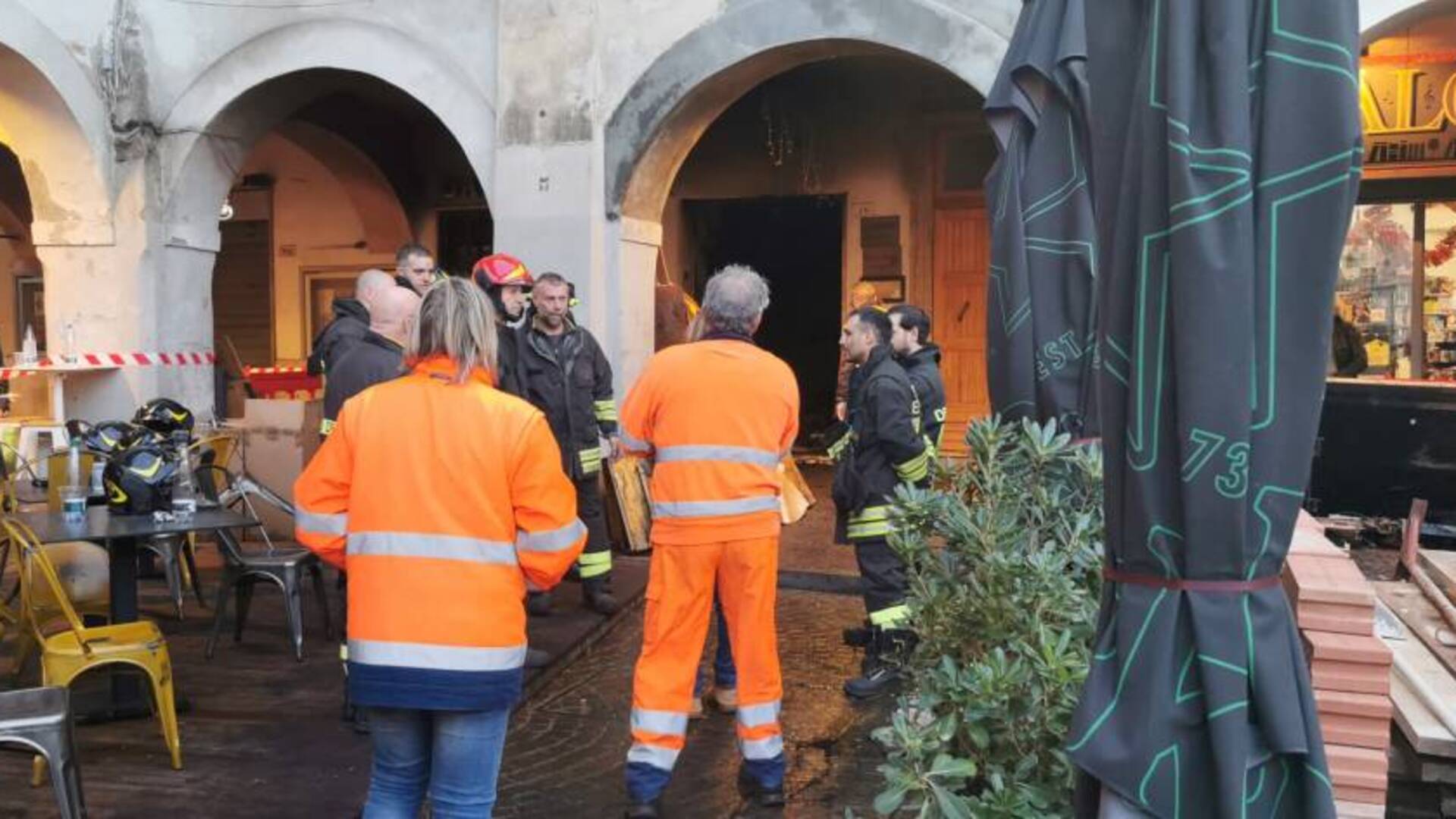 Incendio in centro: Sei Toscana sul posto per collaborare nelle operazioni di bonifica