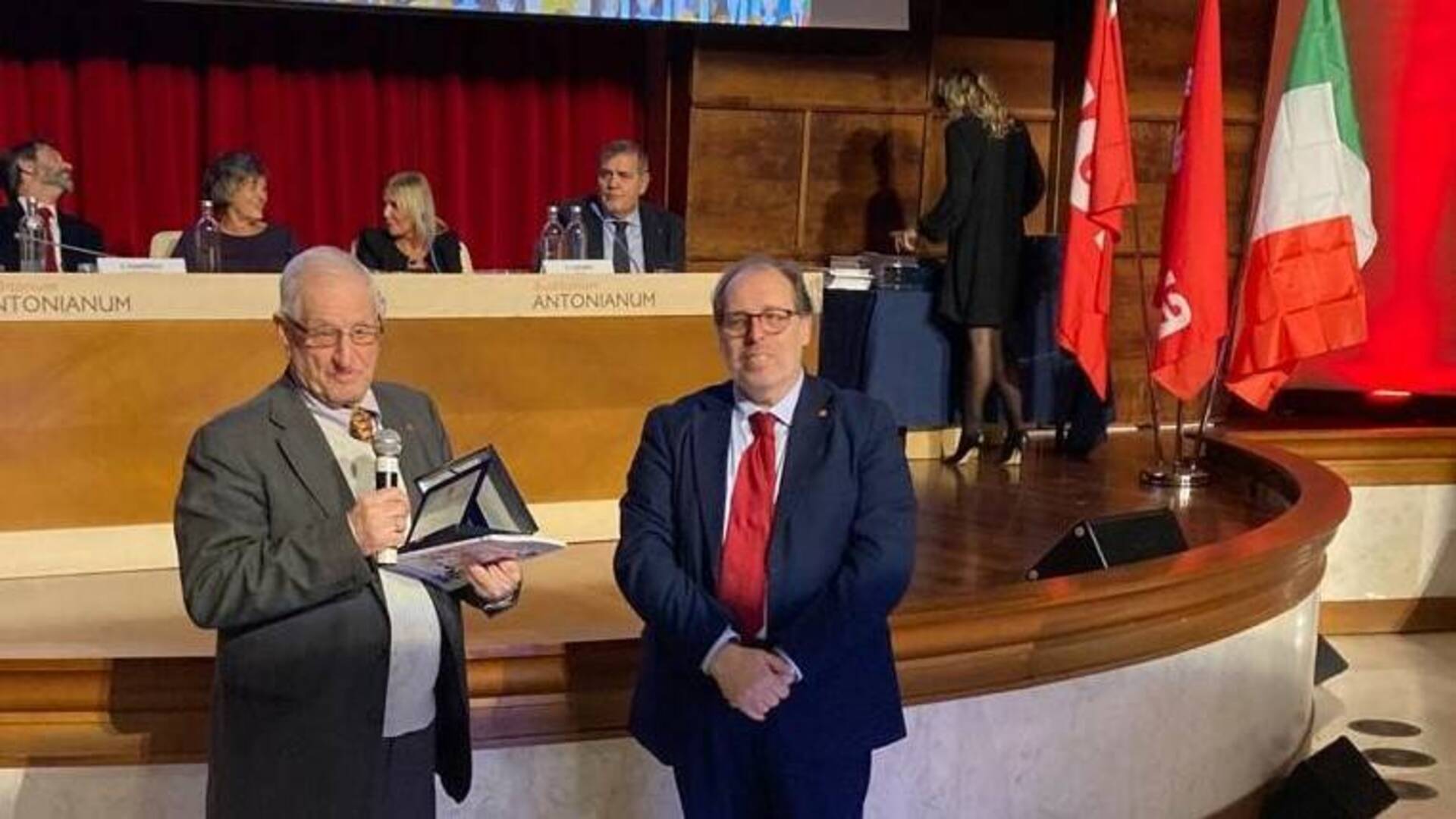 Mario Falconi premiato a Roma: «Monumento vivente di dedizione alle lotte per la prima casa»