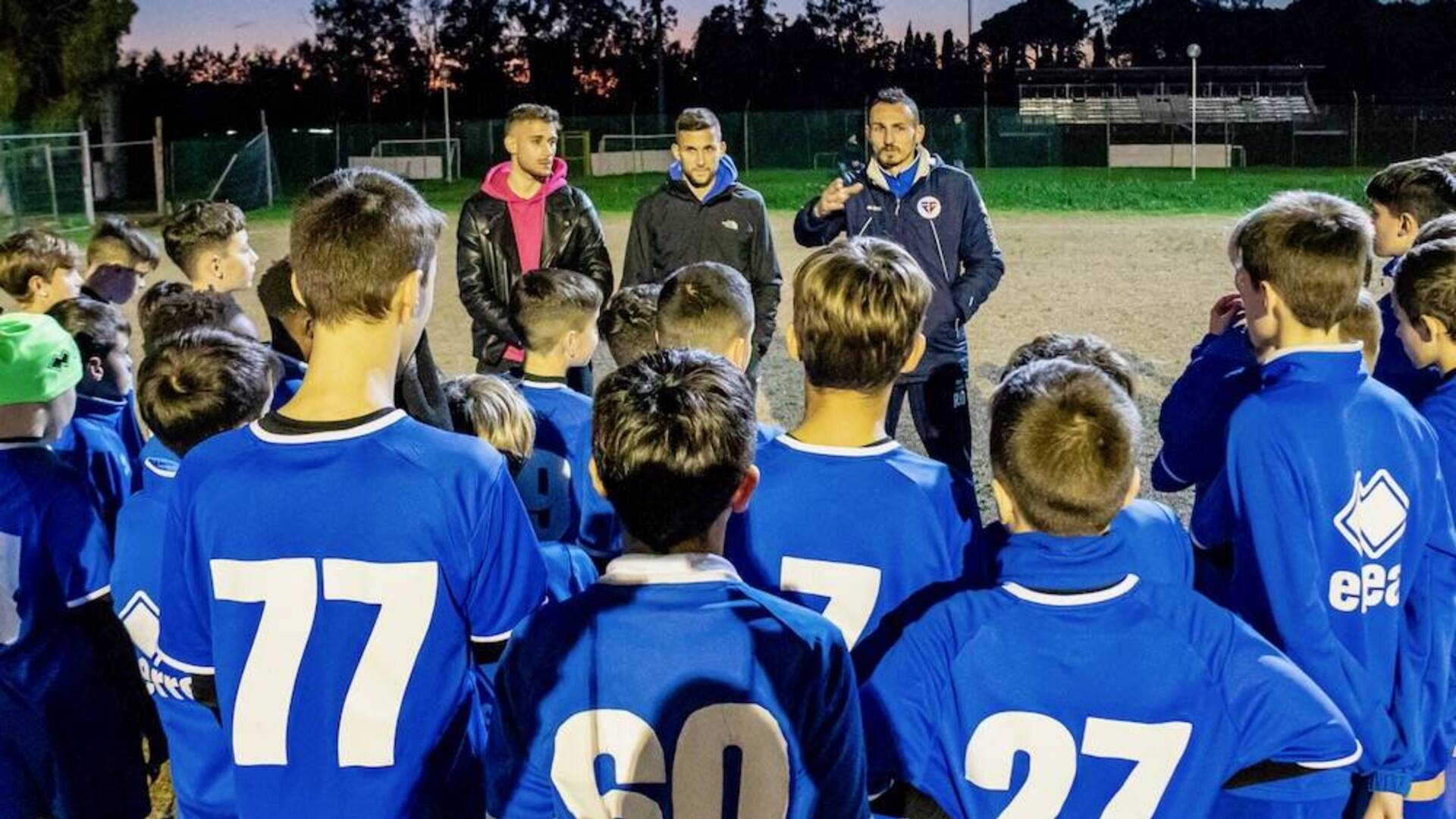 I piccoli del Follonica Gavorrano a lezione dai veterani, nuova edizione di Senior meet Junior