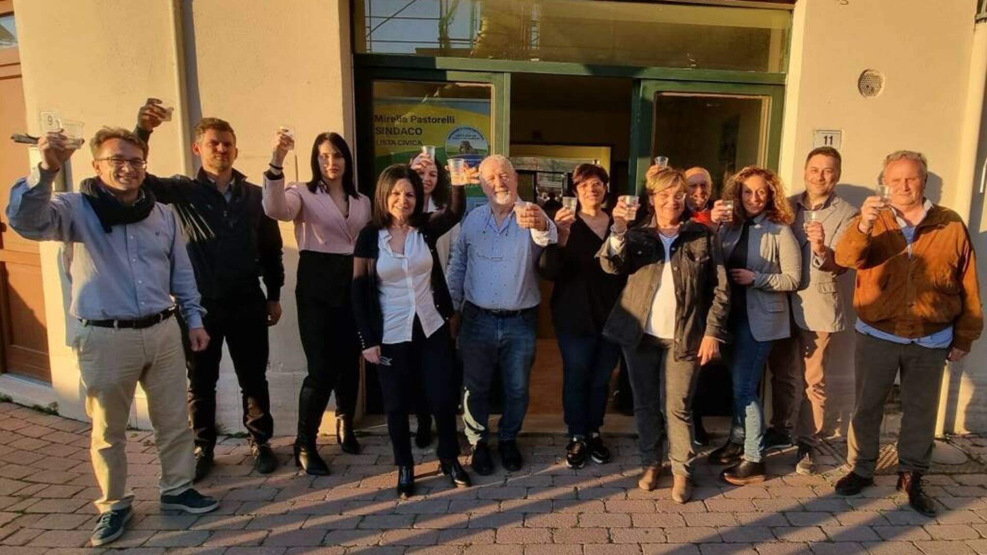      Mirella Pastorelli inaugura la sede elettorale in via IV novembre a Magliano