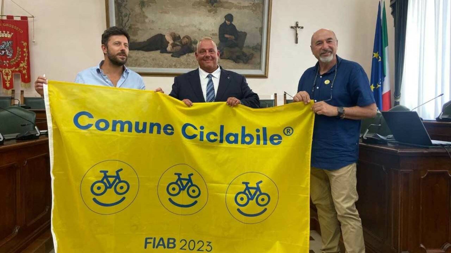 Grosseto è Comune ciclabile per la sesta volta consecutiva: consegnata la bandiera gialla di Fiab