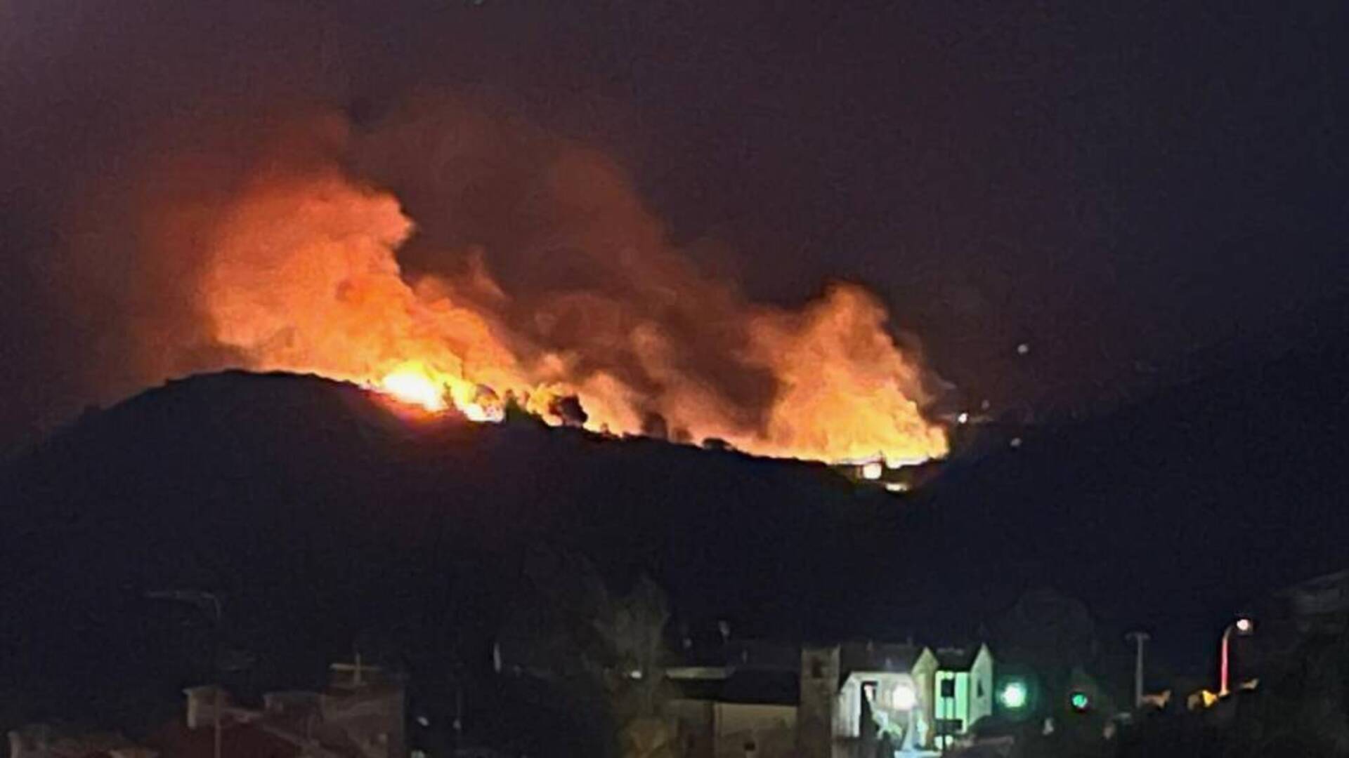 Incendio all’Elba: 700 persone evacuate. Sul posto anche la Vab di Follonica