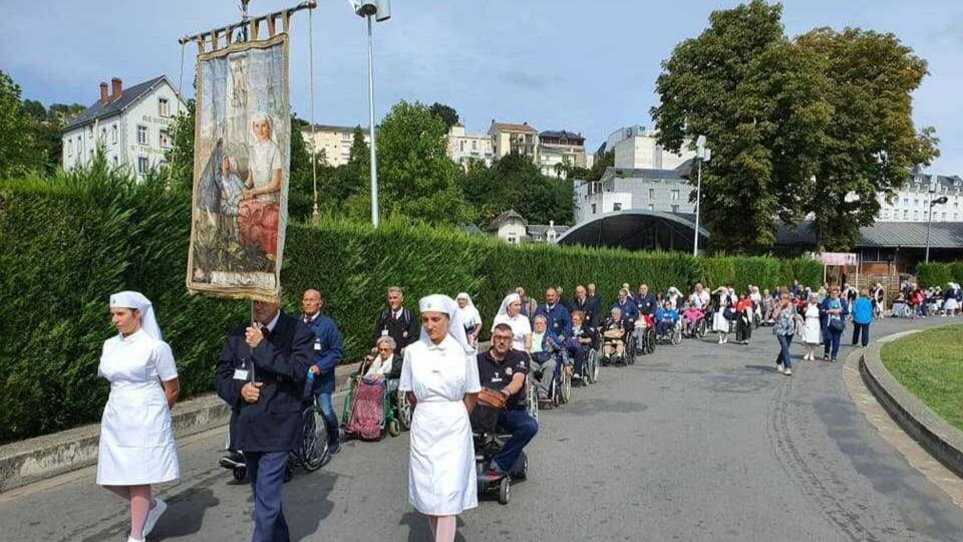 La statua della Madonna di Lourdes arriva a Grosseto: «Un’occasione di preghiera per la pace»