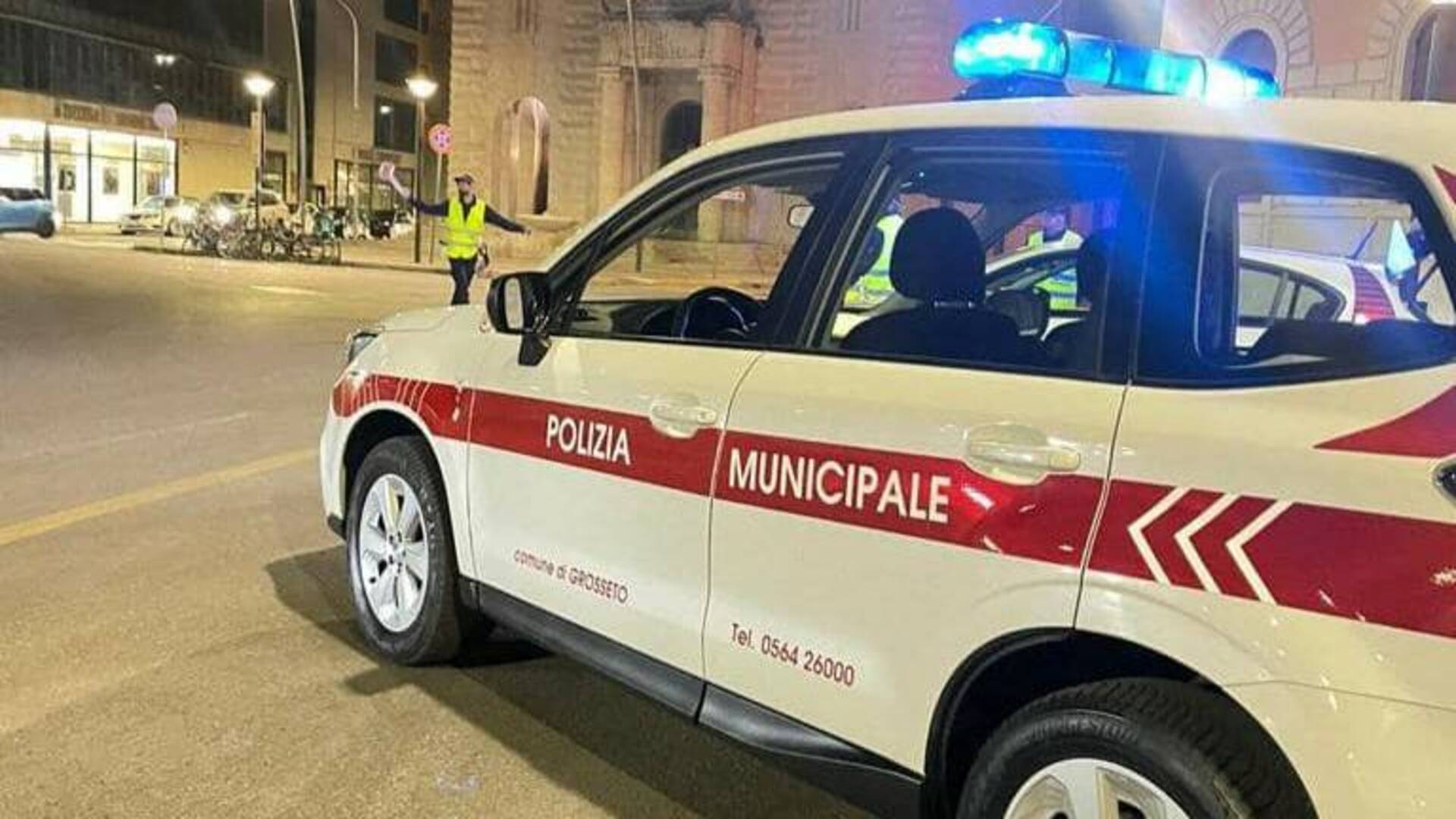 Guidava con la patente falsa: fermato dalla polizia municipale e denunciato