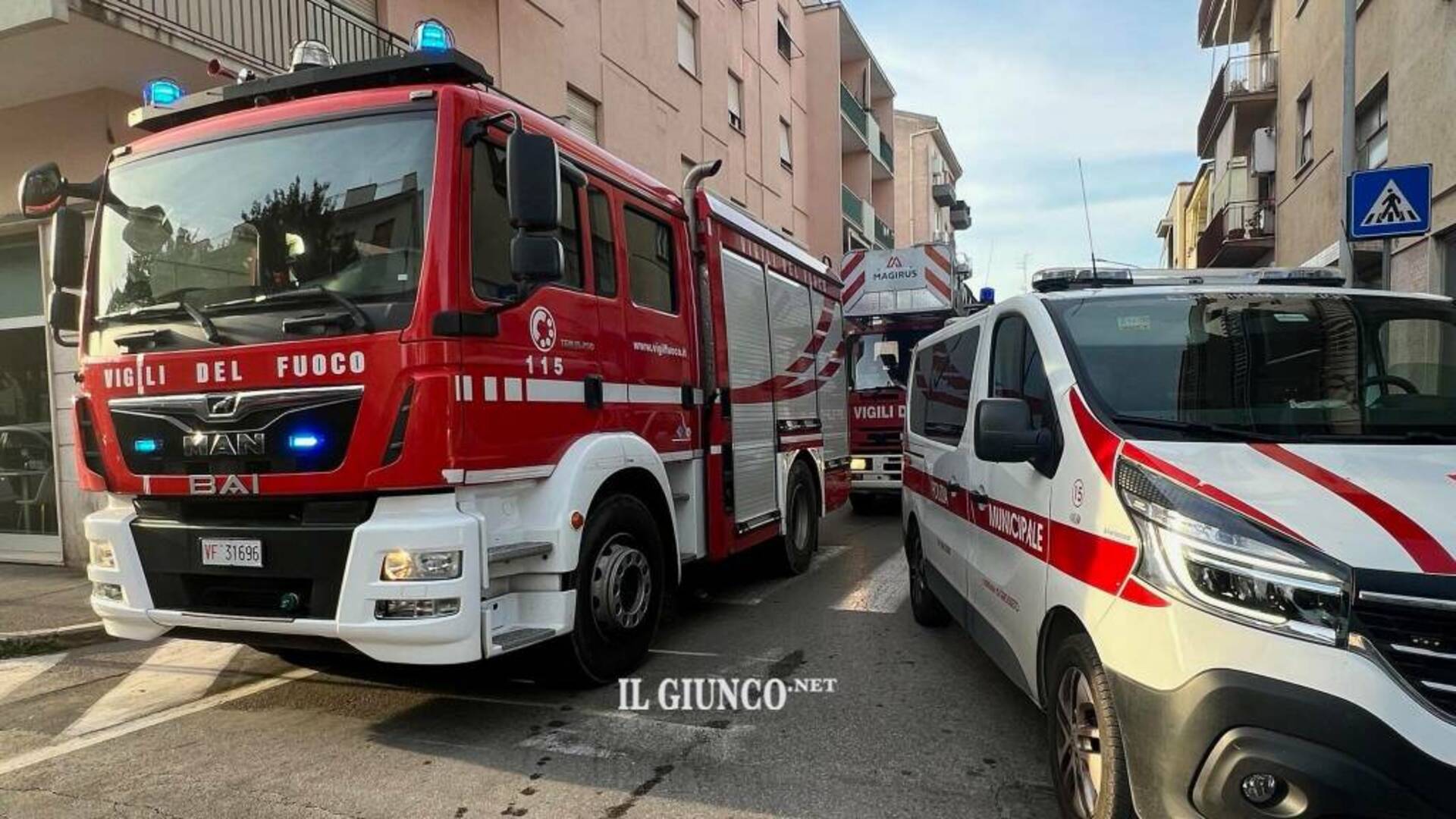 Fiamme nell’appartamento: Vigili del fuoco in azione. Incendio partito da un elettrodomestico