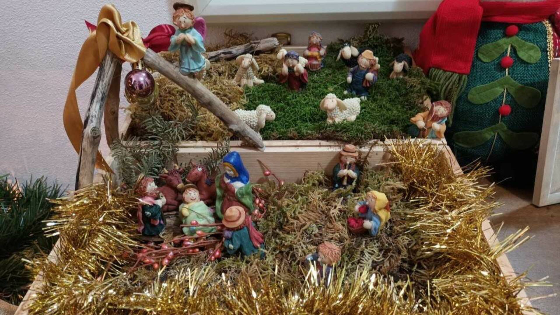 #ilTourdeiPresepi: il presepe di Cristina da Follonica, dentro la scatola di legno dei vini