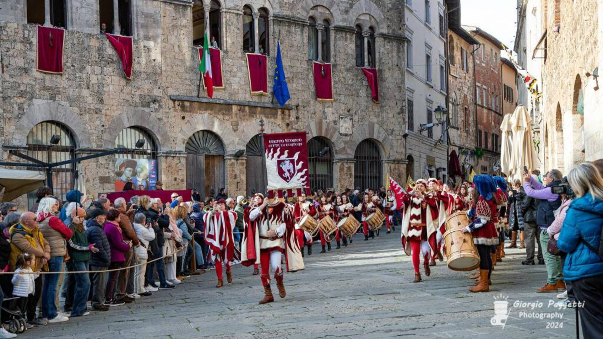 Capodanno dell’Annunciazione, Giani a Massa Marittima: «Tradizione e attualità fanno grande la Toscana». TUTTE LE FOTO