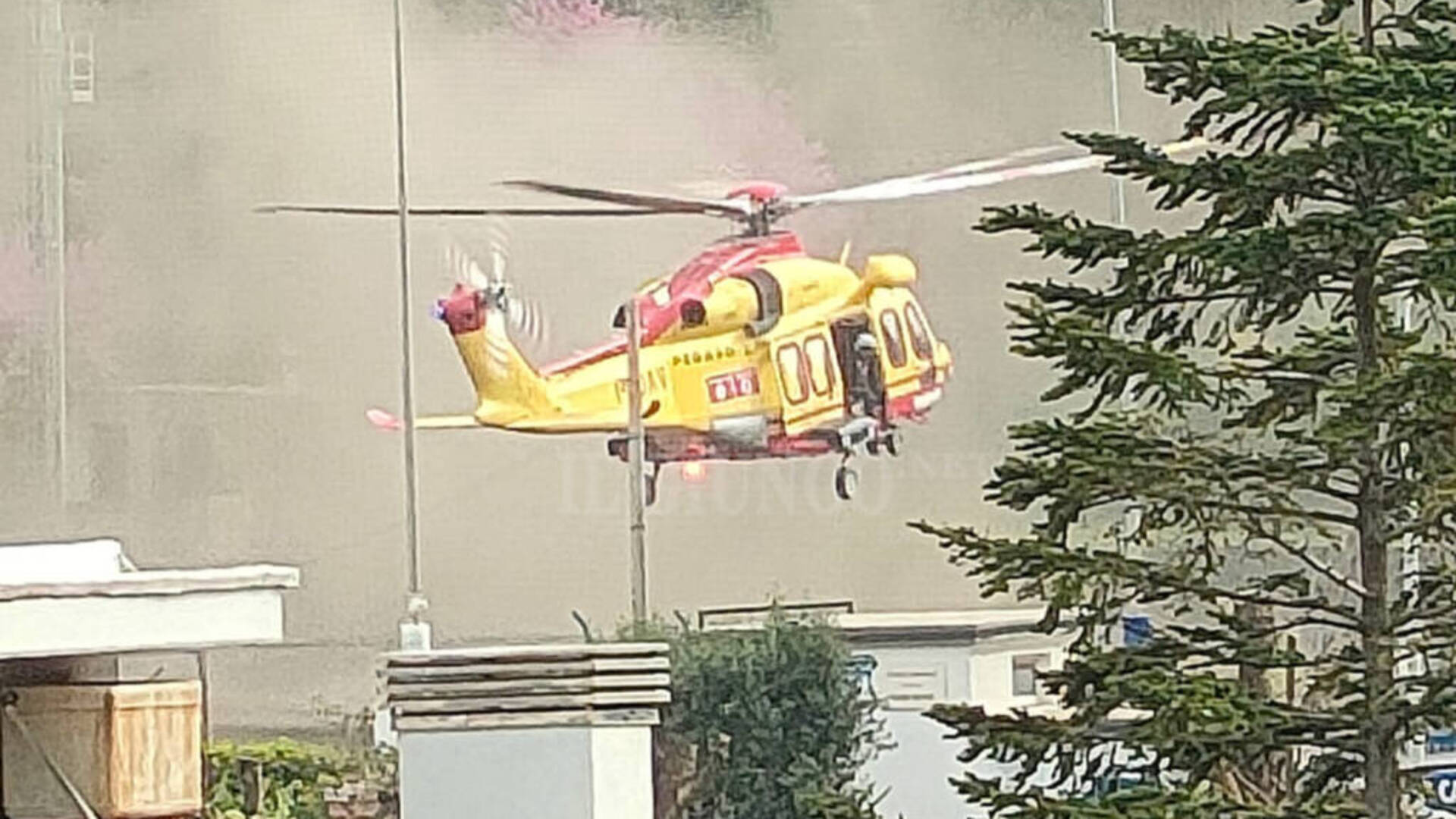 Malore in strada. Muore nonostante i soccorsi. «Addio direttore»