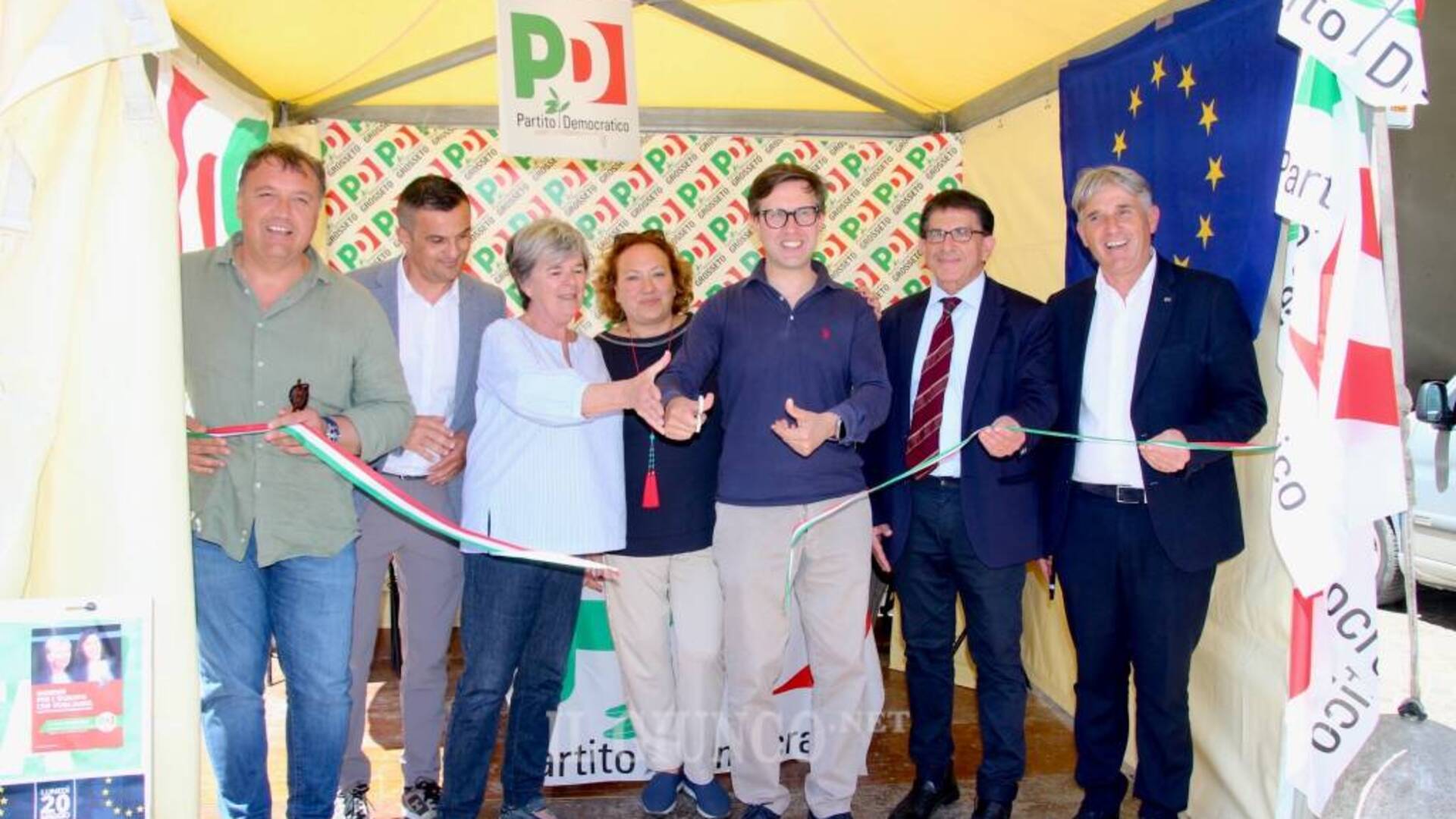 Nardella inaugura il gazebo del Pd in piazza. «Se eletto in Europa proporrò un’agenda per la Maremma e L’Amiata»